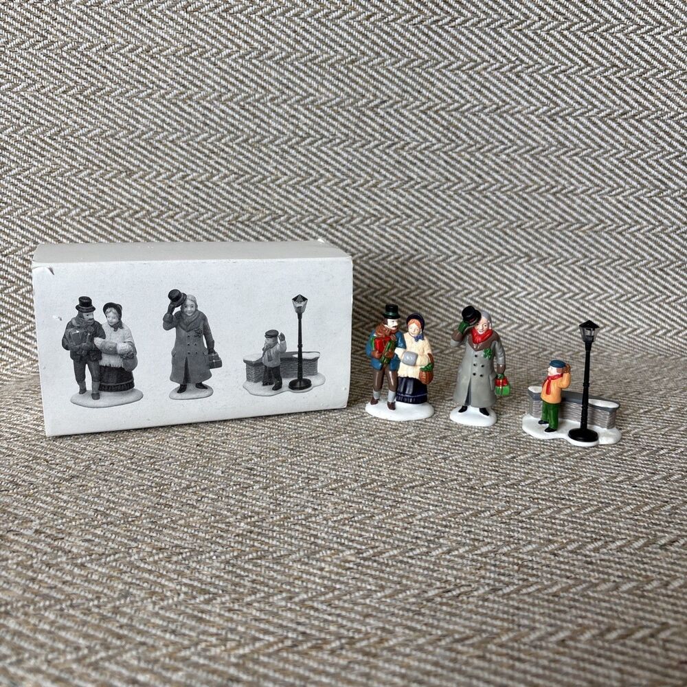 A CHRISTMAS CAROL MORNING - DEPARTMENT 56 HERITAGE VILLAGE  3 PC ACCESSORY SET